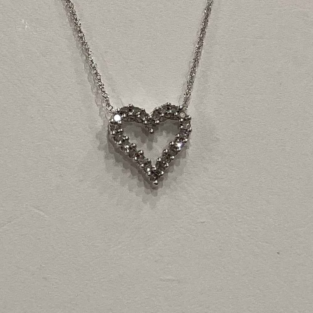 10k white gold diamond Heart Pendant Necklace - Picture 4 of 6